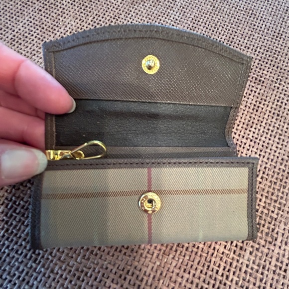 EUC Burberrys Key Wallet/Key Holder - Picture 3 of 12